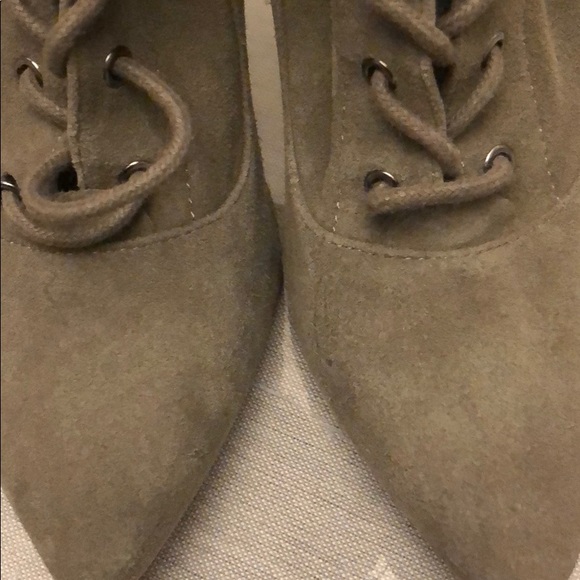 Stylish green Steve Madden booties in Olive Green - Picture 5 of 7